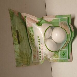 Bolero Beverly Hill hydrating Bath Bomb Rose  Aloe NWT